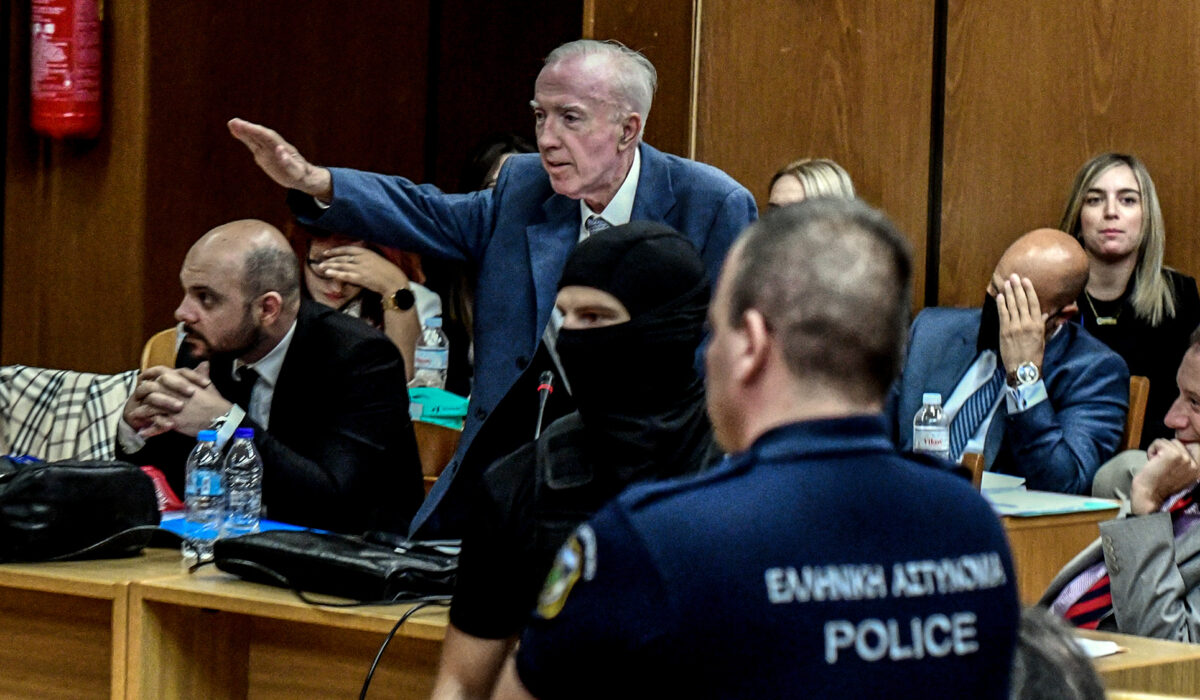 Αναβλήθηκε για τις 24/9 η δίκη του Κ. Πλεύρη για τους ναζιστικούς χαιρετισμούς
