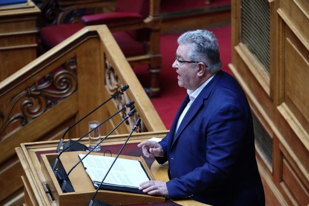 &Omicron; &gamma;&gamma; &tau;&omicron;&upsilon; &Kappa;&Kappa;&Epsilon; &Delta;&eta;&mu;ή&tau;&rho;&eta;&sigmaf; &Kappa;&omicron;&upsilon;&tau;&sigma;&omicron;ύ&mu;&pi;&alpha;&sigmaf; &sigma;&tau;&eta; &Beta;&omicron;&upsilon;&lambda;ή &sigma;&tau;&eta; &sigma;&upsilon;&zeta;ή&tau;&eta;&sigma;&eta; &gamma;&iota;&alpha; &tau;&alpha; &Tau;έ&mu;&pi;&eta;