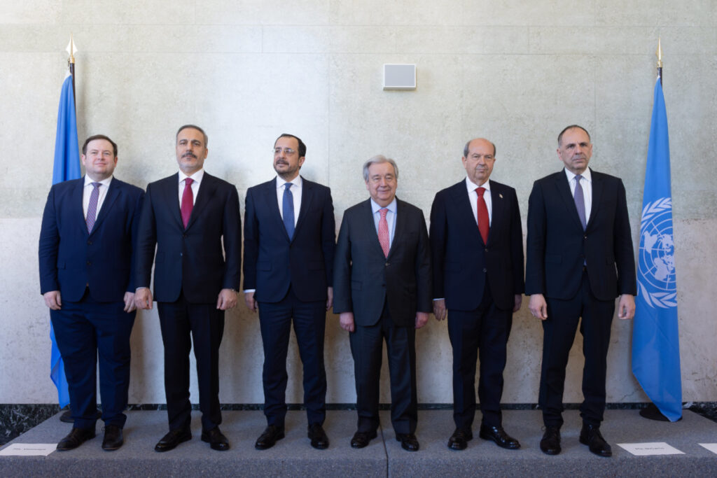 Κυπριακό άτυπη πενταμερής συνάντηση στη Γενεύη