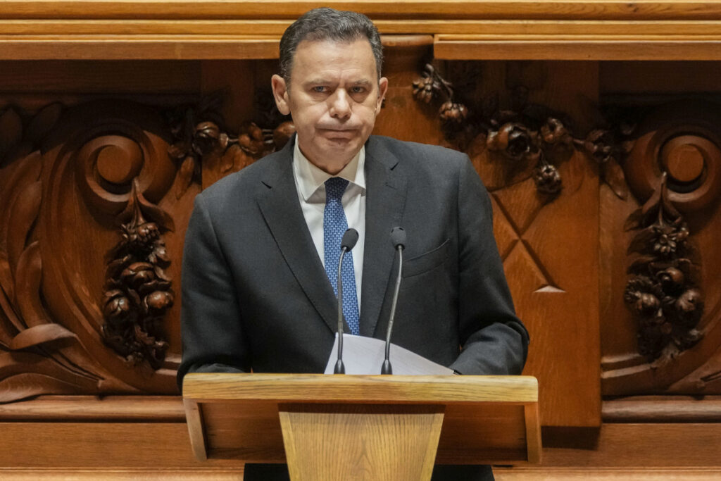 Ο απερχόμενος πρωθυπουργός της Πορτογαλίας, Λουίς Μοντενέγκρο, θα διεκδικήσει ξανά το χρίσμα στις βουλευτικές εκλογές της 18ης Μαΐου