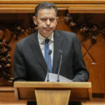 Ο απερχόμενος πρωθυπουργός της Πορτογαλίας, Λουίς Μοντενέγκρο, θα διεκδικήσει ξανά το χρίσμα στις βουλευτικές εκλογές της 18ης Μαΐου