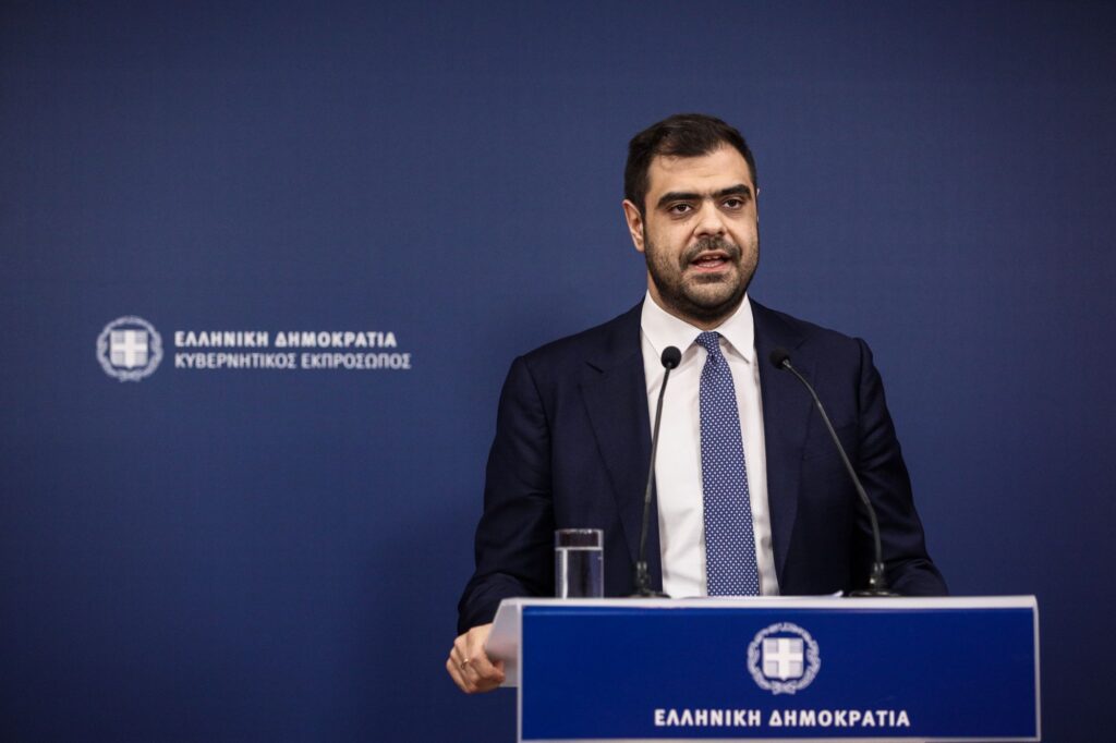 Νέα κίτρινη κάρτα σε Κικίλια και Άδωνι από Μαρινάκη για τις παροχές στους Ένστολους