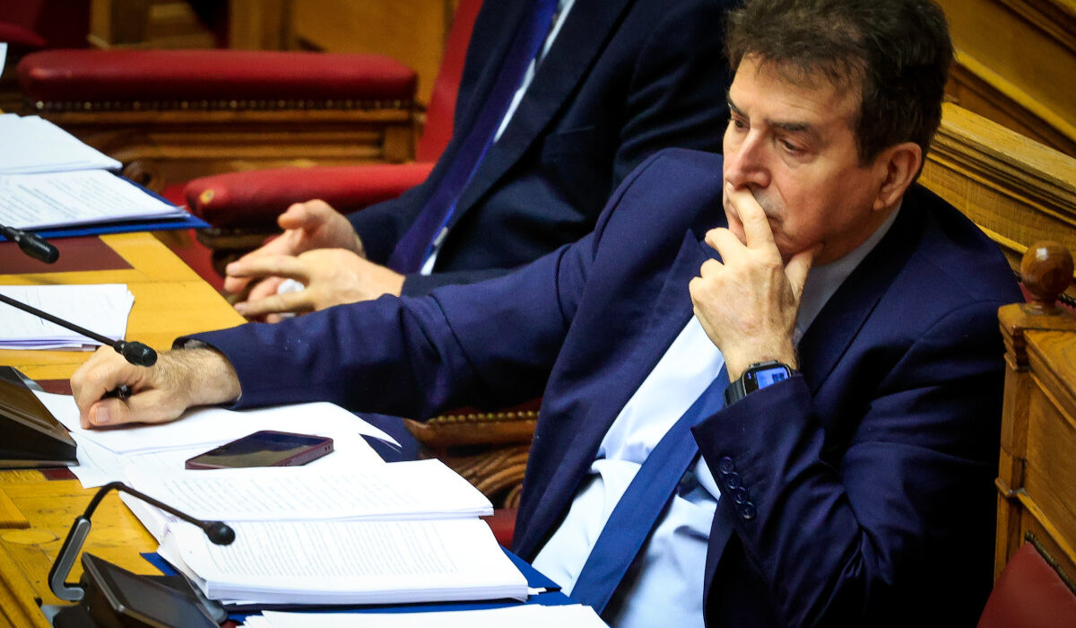 Ο υπουργός Προστασίας του Πολίτη, Μιχάλης Χρυσοχοΐδης, στη Βουλή