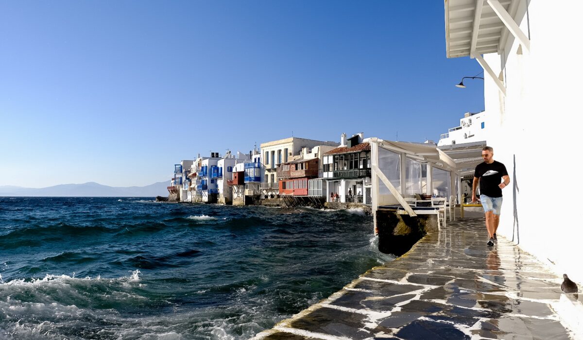 Απόβαση στη Μύκονο για ξέπλυμα χρημάτων και προστασία από τη «μαφία των τσιγάρων» – Οι δολοφονίες Ζαμπούνη, Σκαφτούρου, Ρουμπέτη και Μουζακίτη