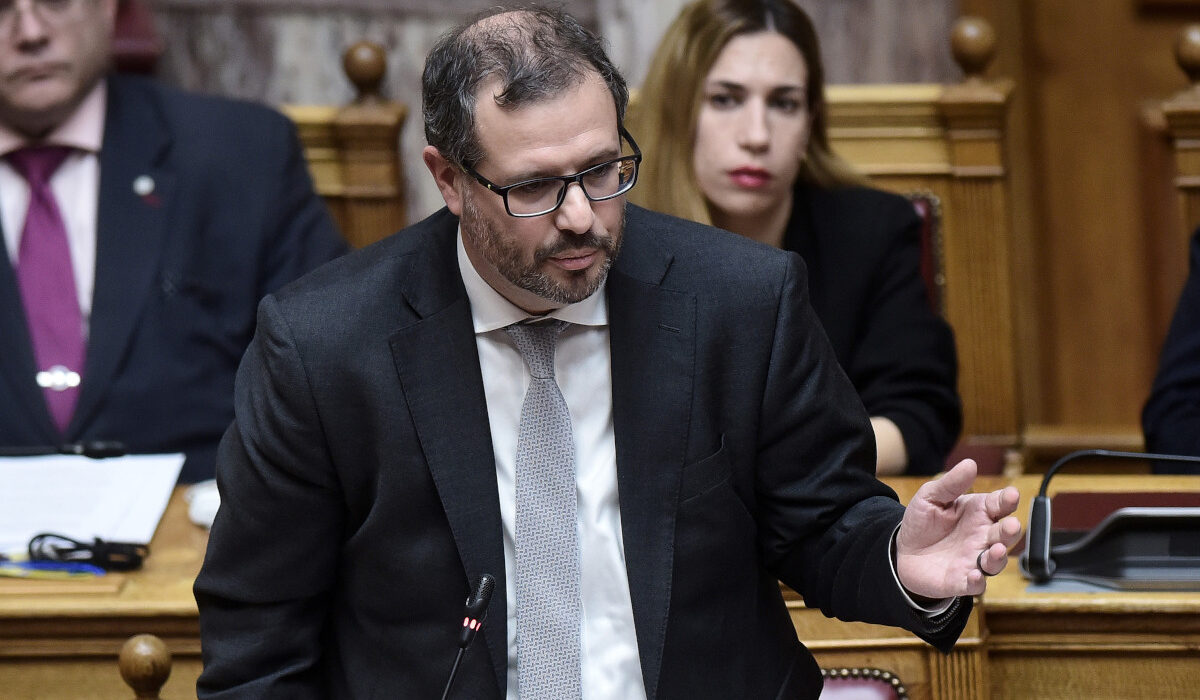 Ο υφυπουργός Ενέργειας, Νίκος Τσάφος, στη Βουλή