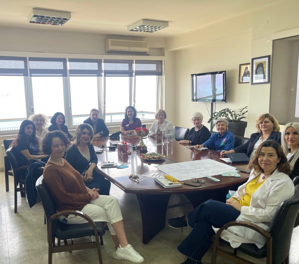 Μια νέα μορφή φροντίδας ογκολογικών ασθενών: Σκύλοι θεραπείας στο Νοσοκομείο «Μεταξά»