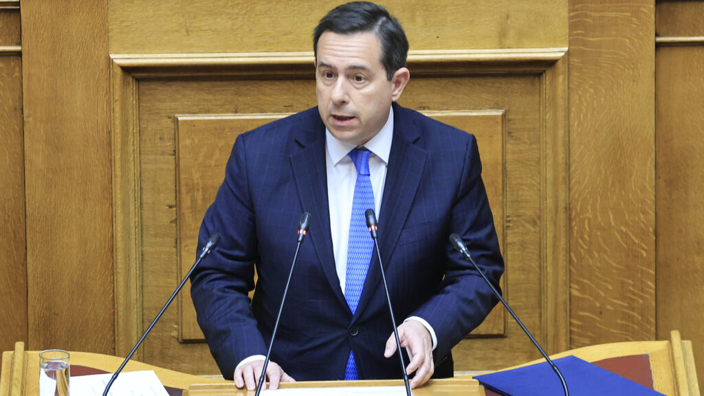 Έπιασε δουλειά στην Κύπρο ο Νότης Μηταράκης