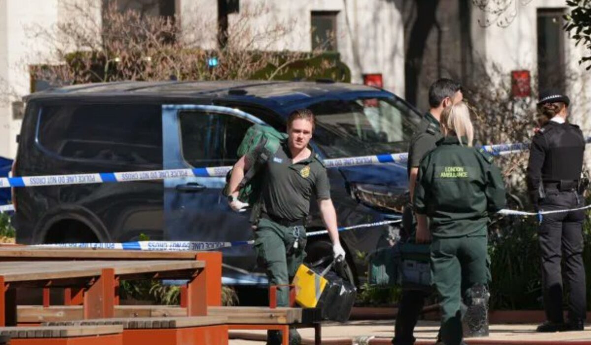 Τραγωδία στο κέντρο του Λονδίνου: Φορτηγάκι παρέσυρε πεζούς – Νεκρή μια 20χρονη (εικόνες, βίντεο)