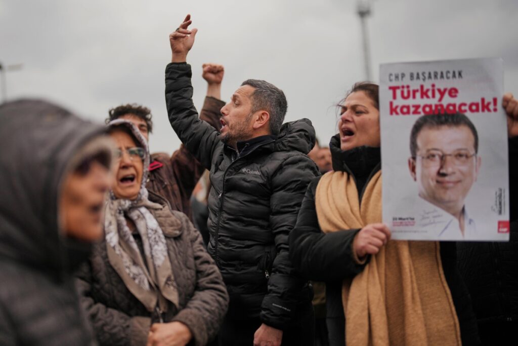 Τουρκία: Οργή στην αντιπολίτευση για τη σύλληψη Ιμάμογλου – Διαδηλώσεις και επεισόδια (Βίντεο)
