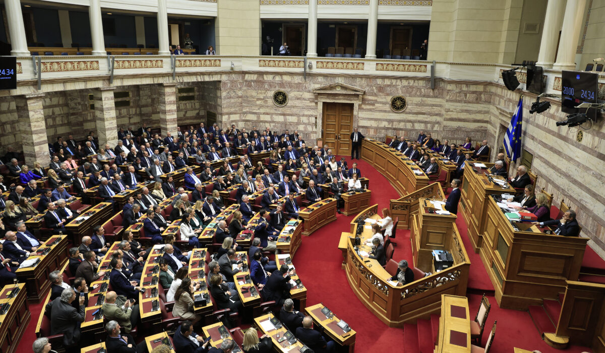 Συζήτηση στη Βουλή για την πρόταση δυσπιστίας κατά της κυβέρνησης