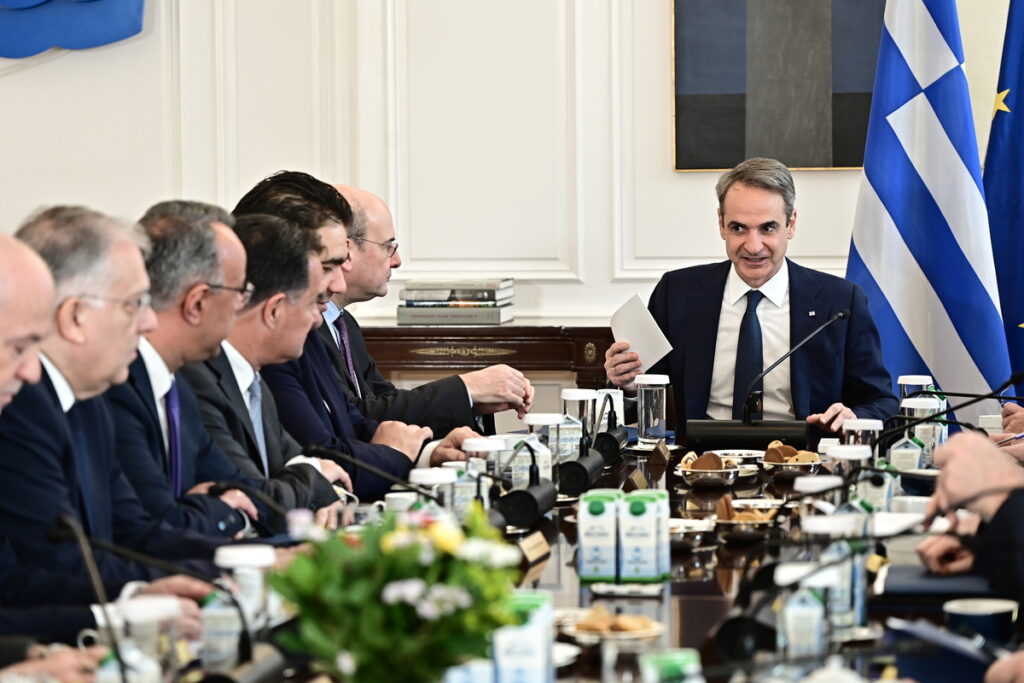Κυβέρνηση: Από την κατάθλιψη στην αλαζονεία… τρεις – τέσσερις δημοσκοπήσεις δρόμος