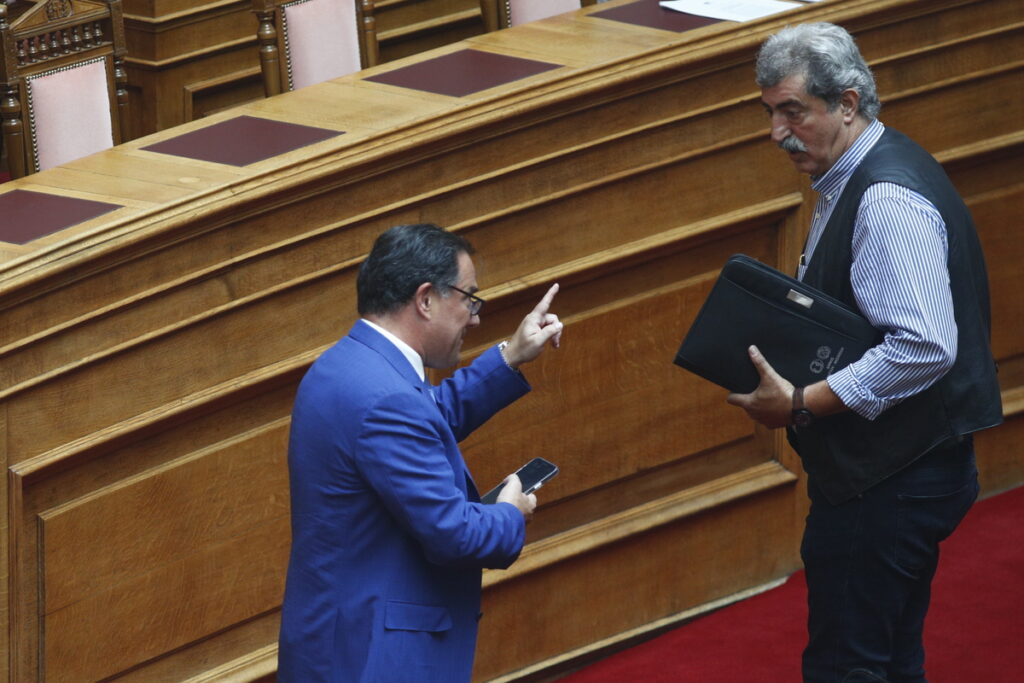 Φαρμακερά βέλη Άδωνι – Πολάκη: «Δεν είσαι Κλουζώ», «Θα αποδείξω πως είσαι λαδέμπορας»
