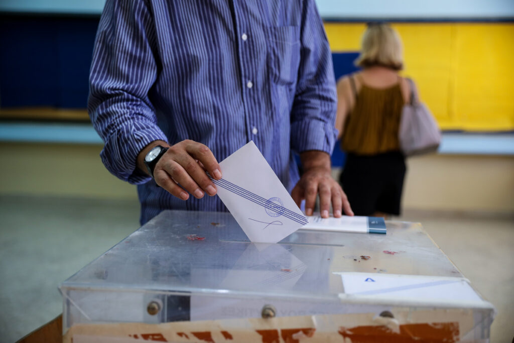 Δημοσκόπηση GPO: Οριακή μάχη Πλεύσης και ΠΑΣΟΚ για τη δεύτερη θέση – Πρώτη με 25,1% η ΝΔ