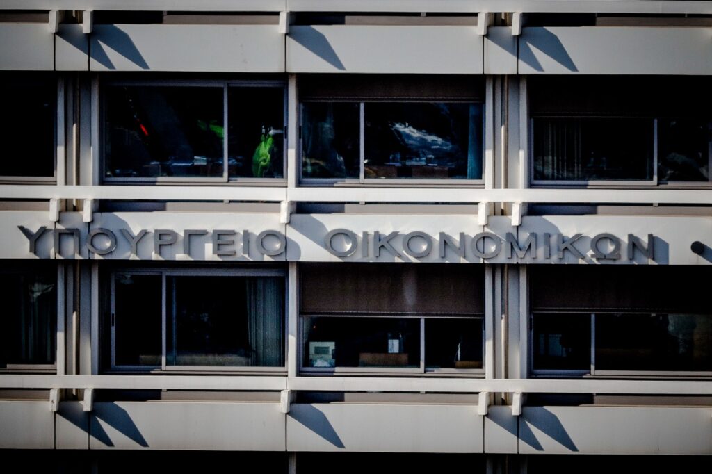 Μία απορία: Με τόσο μεγάλα πλεονάσματα γιατί δεν μειώνουν τους φορολογικούς συντελεστές