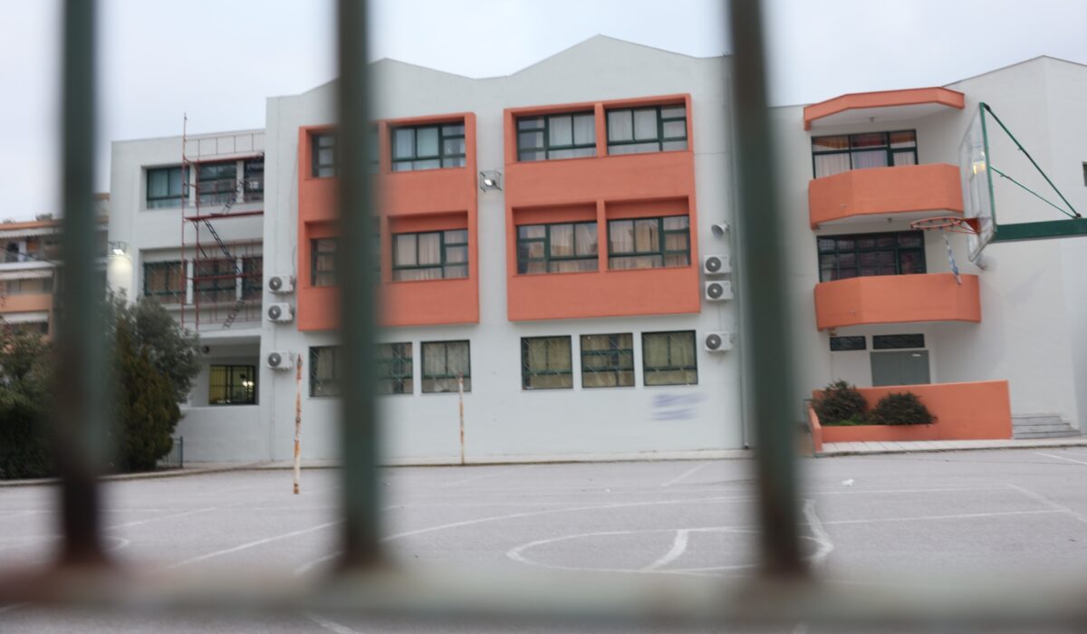 Ρόδος: Βρήκαν σακίδιο με κάνναβη μέσα σε σχολείο (εικόνα)