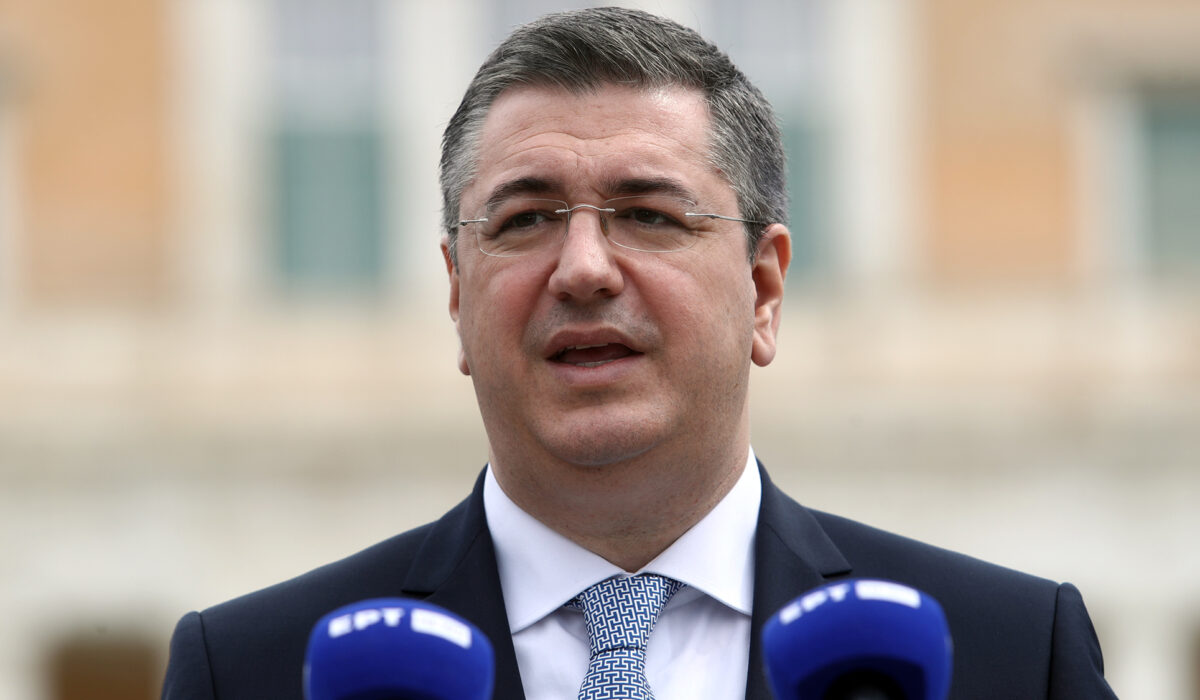 Απόστολος Τζιτζικώστας
