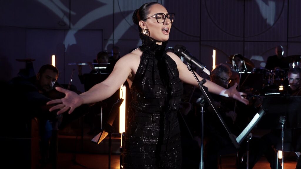 Η Klavdia, εκπρόσωπος της Ελλάδας στη Eurovision 2025, διασκευάζει το τραγούδι «Mon Amour» του Slimane