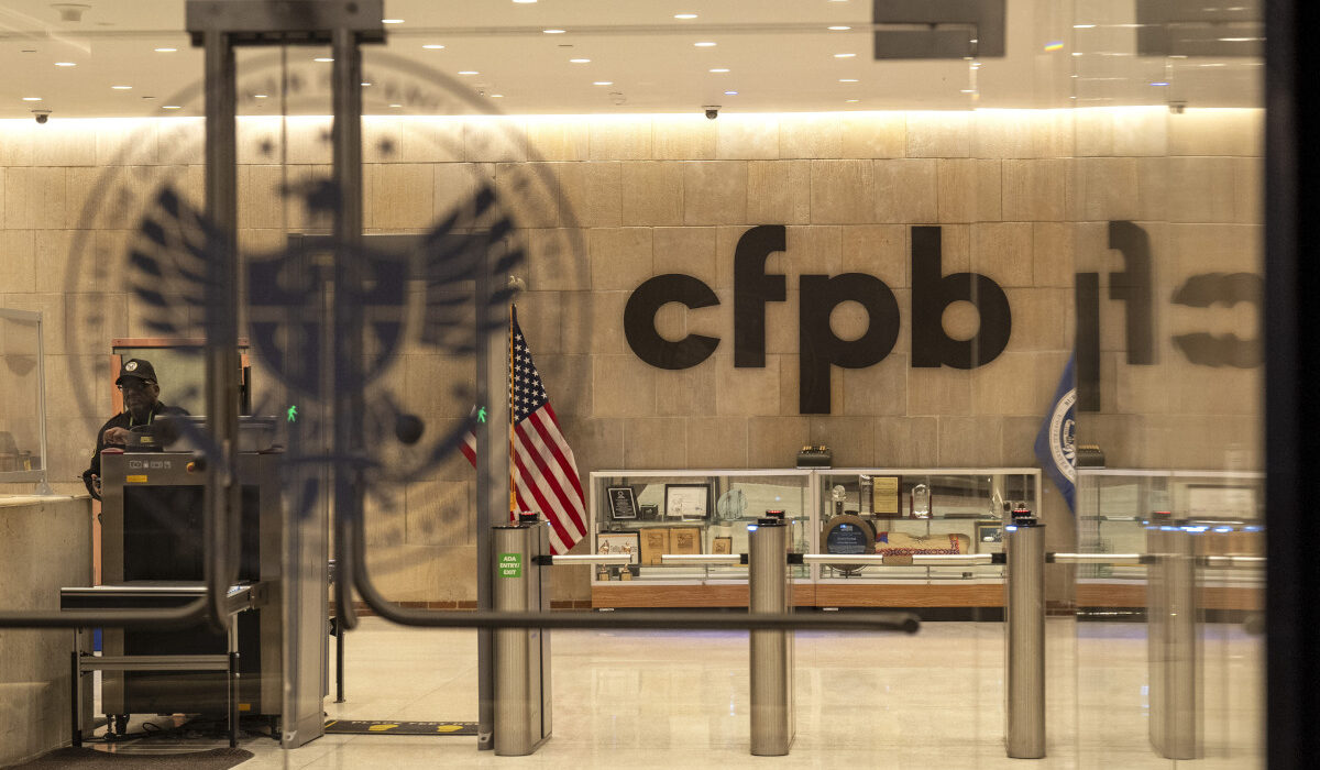 Απολύσεις στην CFPB από την κυβέρνηση Τραμπ στις ΗΠΑ