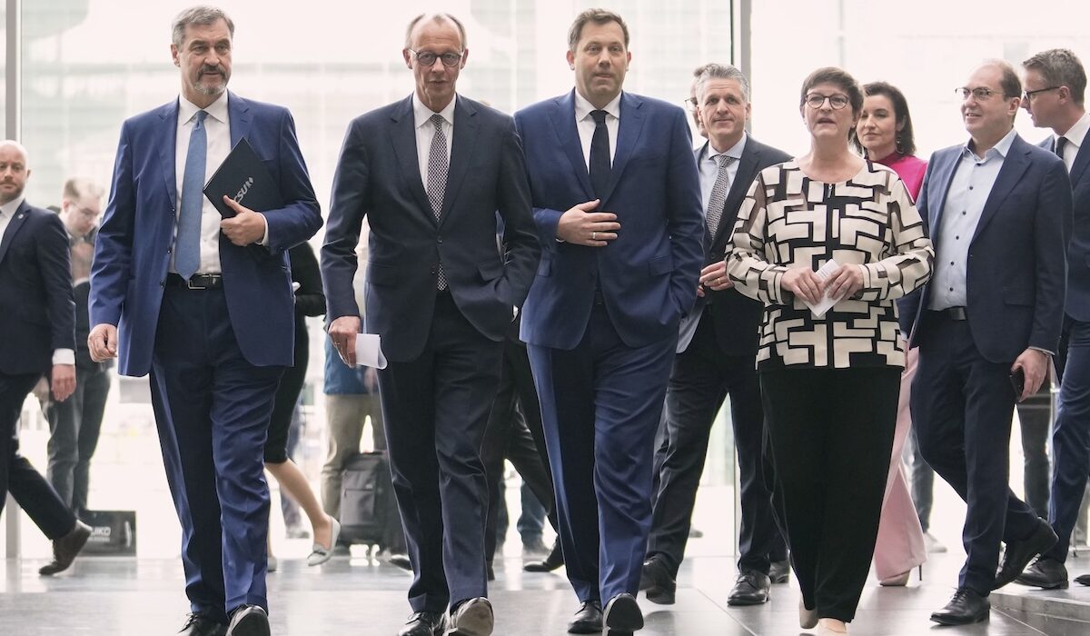 Ο Φρίντριχ Μερτς, ο Λαρς Κλινγκμπάιλ και η Σάσκια Έσκεν στη Γερμανία, 9 Απριλίου 2025