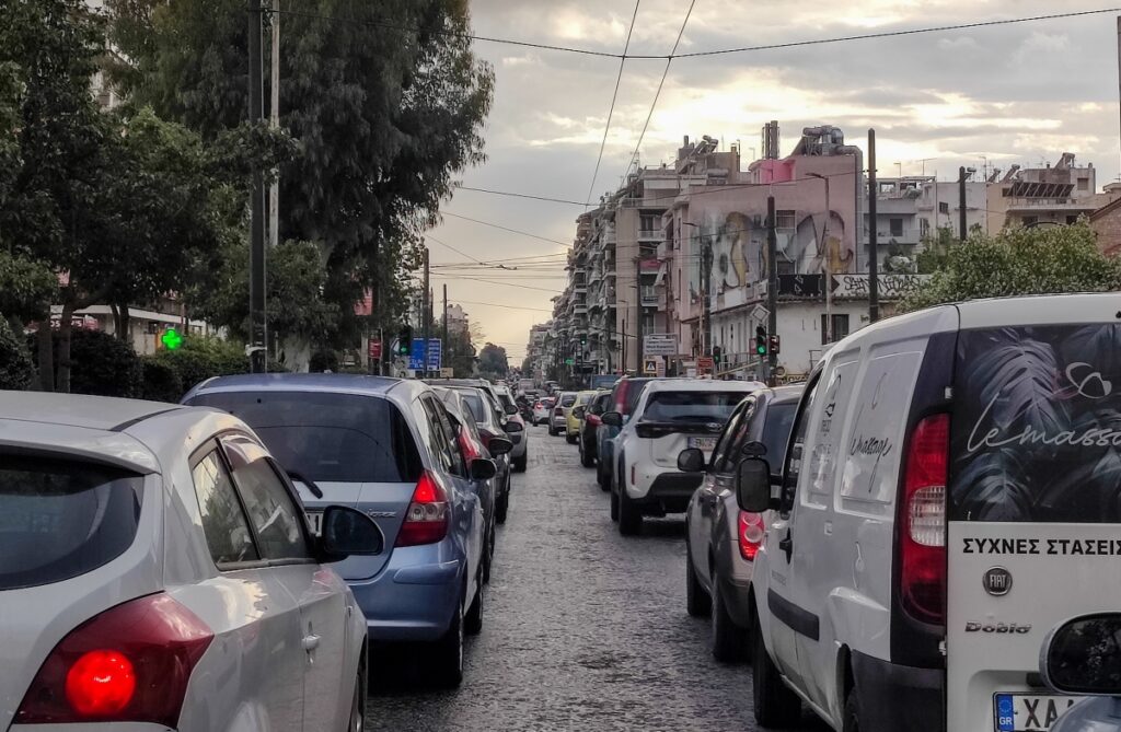 Κυκλοφοριακό χάος στην Αθήνα από την καταιγίδα