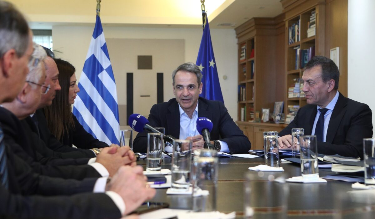 Ο πρωθυπουργός Κυριάκος Μητσοτάκης στο υπουργείο Παιδείας.