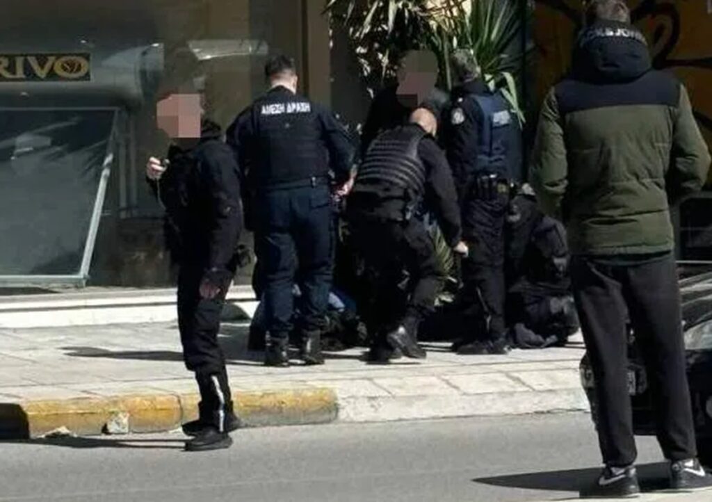 Ένοπλη ληστεία σε τράπεζα στην Πάτρα: Ο 54χρονος έκανε «κεφαλοκλείδωμα» σε υπάλληλο – Πώς συνελήφθη