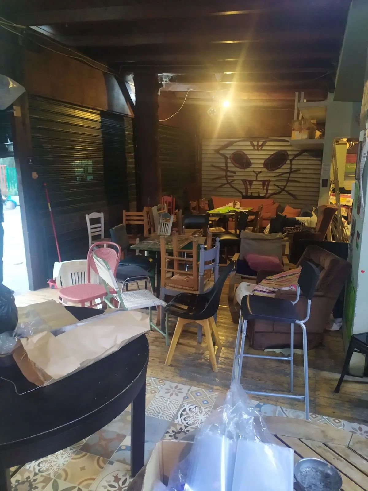 Αστυνομική επιχείρηση σε υπό κατάληψη κτήριο στον Λόφο Στρέφη, 26 Απριλίου 2025