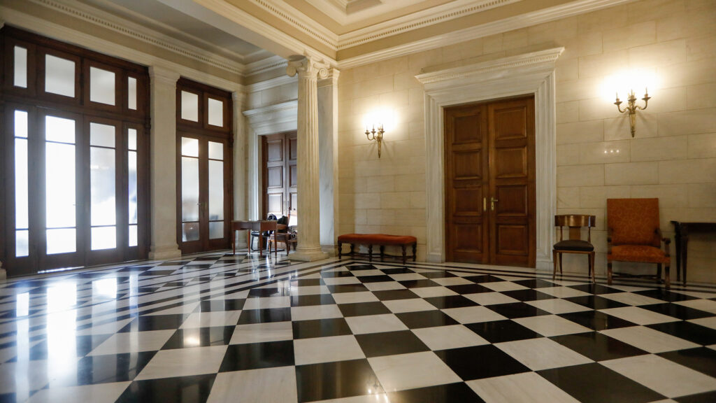 Αλλαγές στο επικοινωνιακό επιτελείο του Μαξίμου