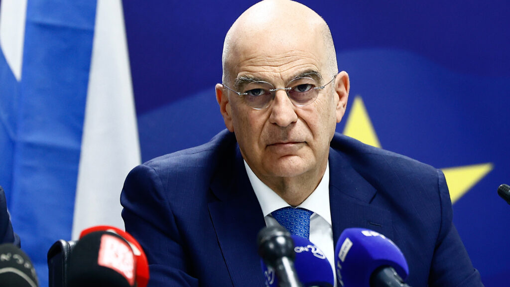 Δένδιας: Καμία μεταφορά στρατιωτικού υλικού ή καυσίμων στον σιδηρόδρομο