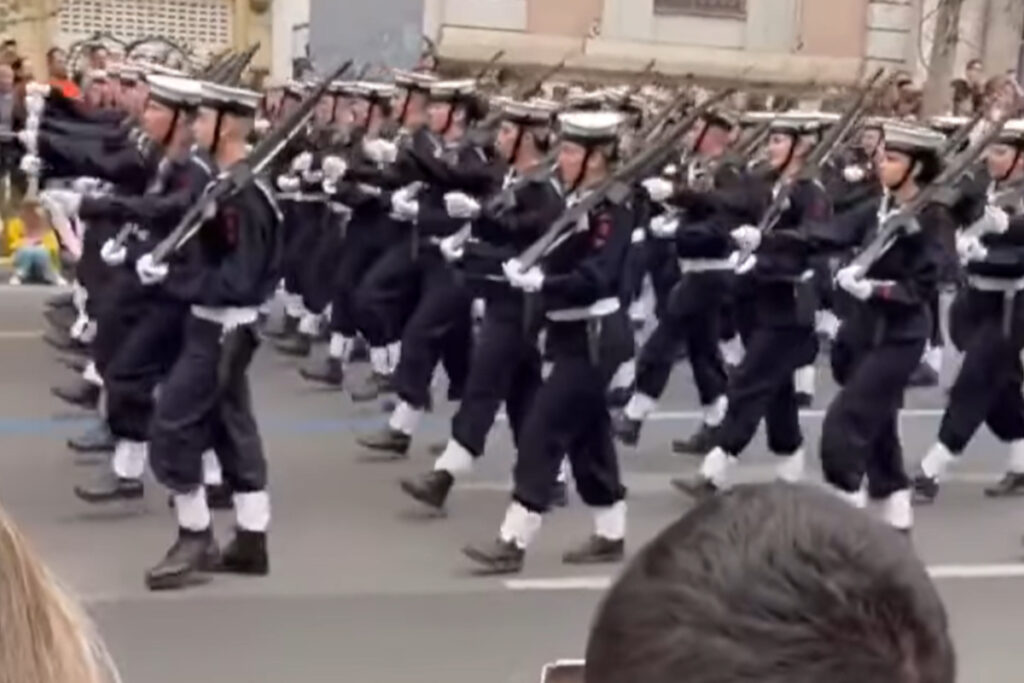 Ολοκληρώθηκε η ΕΔΕ για τα υβριστικά συνθήματα στην παρέλαση – Ποινές για όλους, χωρίς αποτάξεις
