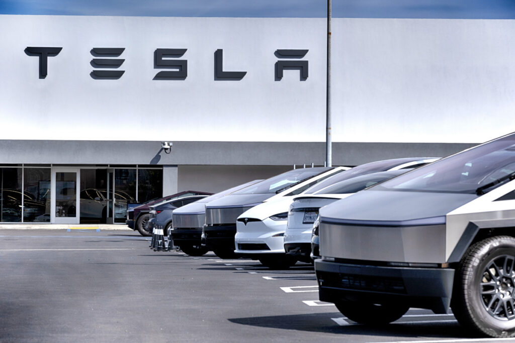 Αυτοκίνητα της εταιρείας Tesla του Έλον Μασκ