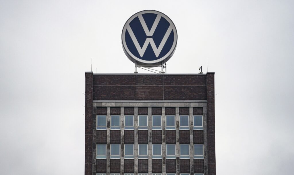 Η Volkswagen μεταφέρει μέρος της παραγωγής της στις ΗΠΑ για να γλιτώσει τους δασμούς του Τραμπ
