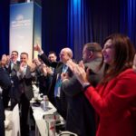 Ο Κωστής Χατζηδάκης μετά την εκλογή ως αντιπρόεδρος του ΕΛΚ από το συνέδριο του κόμματος.