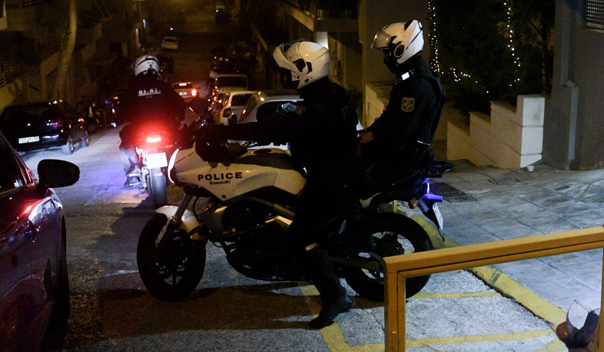 Συναγερμός στην Αστυνομία για το πτώμα γυναίκας που βρέθηκε στραγγαλισμένη στο διαμέρισμά της στη Νέα Χαλκηδόνα