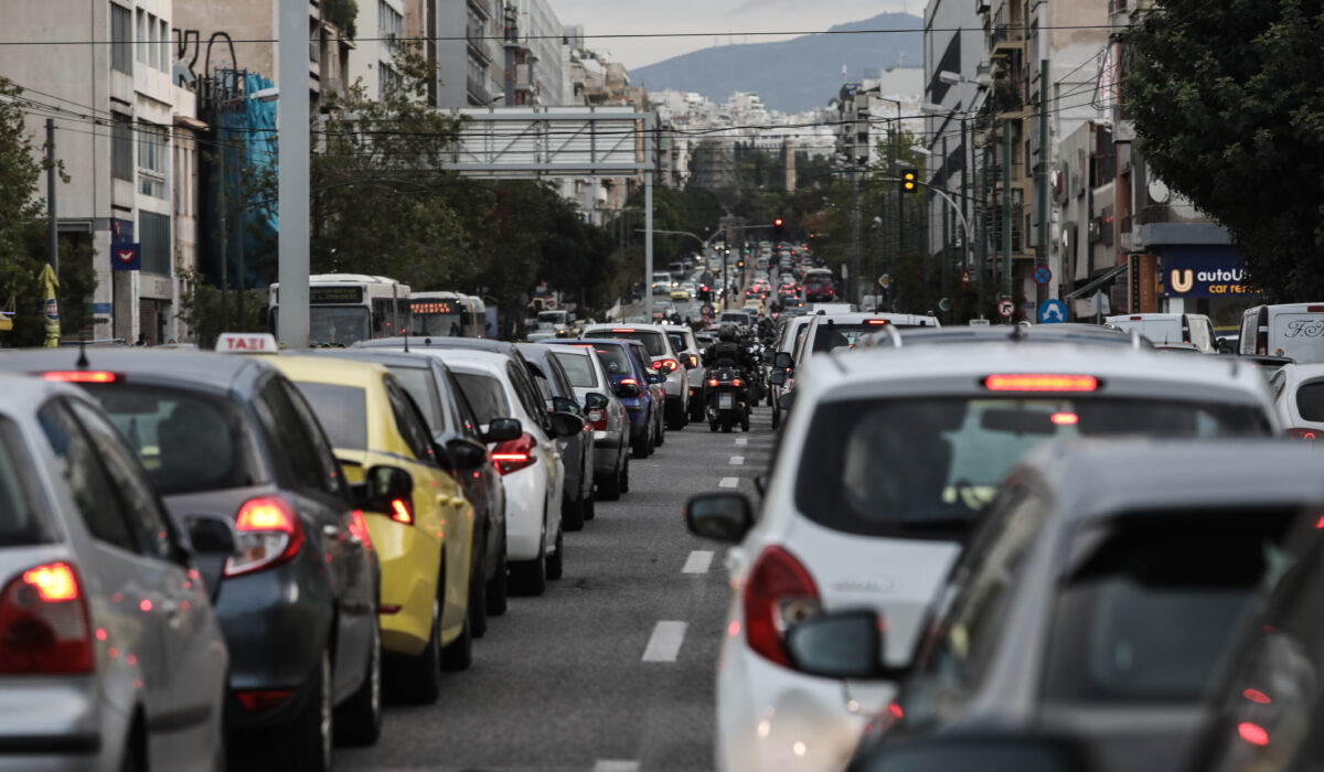 Είδος πολυτελείας το πάρκινγκ στο κέντρο της Αθήνας: Εξωφρενικές τιμές και αυξήσεις