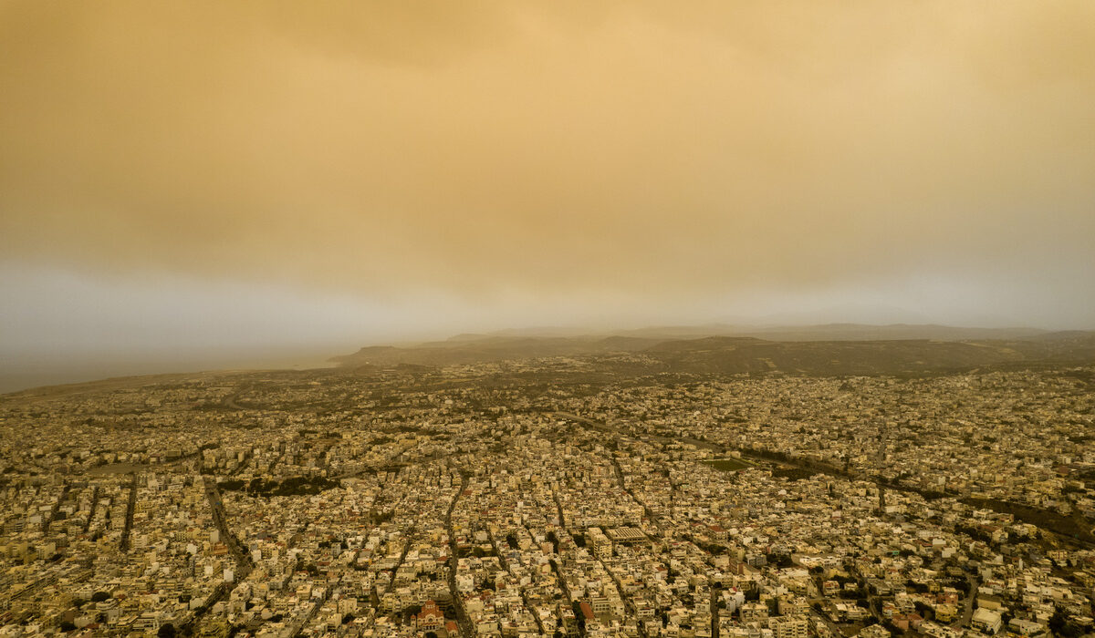 Η αφρικανική σκόνη κάλυψε τα Χανιά – Εντυπωσιακή δορυφορική εικόνα από το πέρασμα του φαινομένου