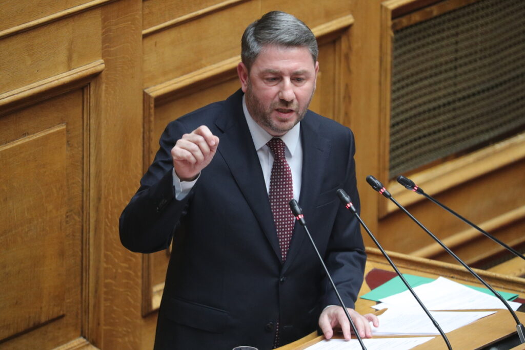 Ολομέτωπη επίθεση Ανδρουλάκη κατά Μητσοτάκη: Για ΟΠΕΚΕΠΕ, Καραμανλή και Τουρκία στην ευρωάμυνα