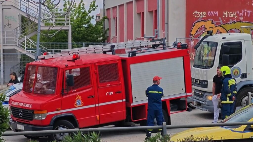 Τηλεφώνημα για βόμβα στο Γυμνάσιο Καρέα (βίντεο)