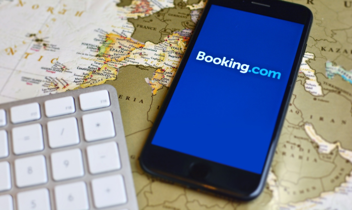 Οι ξενοδόχοι κήρυξαν «πόλεμο» κατά της Booking για τις «χρυσές» ρήτρες - Διεκδικούν προμήθειες 20 ετών