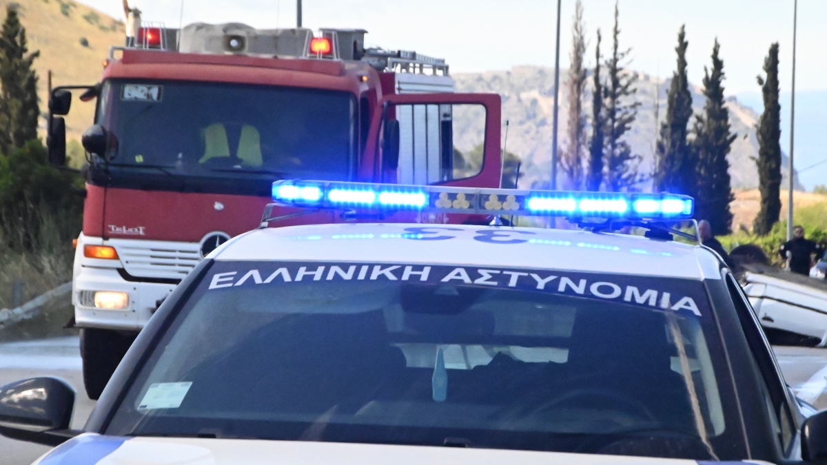 Φορτηγό άρπαξε φωτιά στην Άνοιξη - Εκτροπές της κυκλοφορίας σε Μαραθώνος και παράδρομο Κηφισού