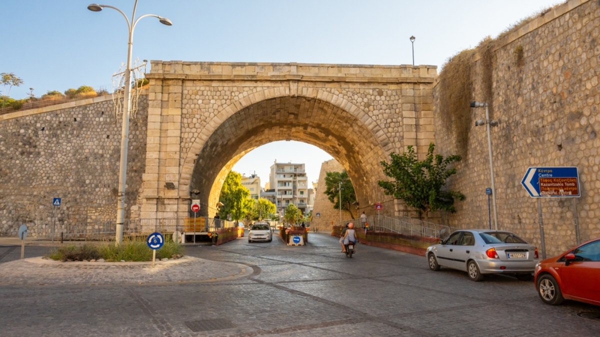 Τραγωδία στο Ηράκλειο: Νεκρή 42χρονη που έπεσε στο κενό από τα ενετικά τείχη