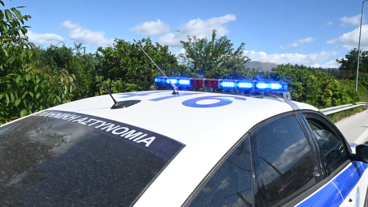 Ληστεία με καλάσνικοφ σε ΕΛΤΑ στα Καλάβρυτα – Αναφορές για πυροβολισμούς