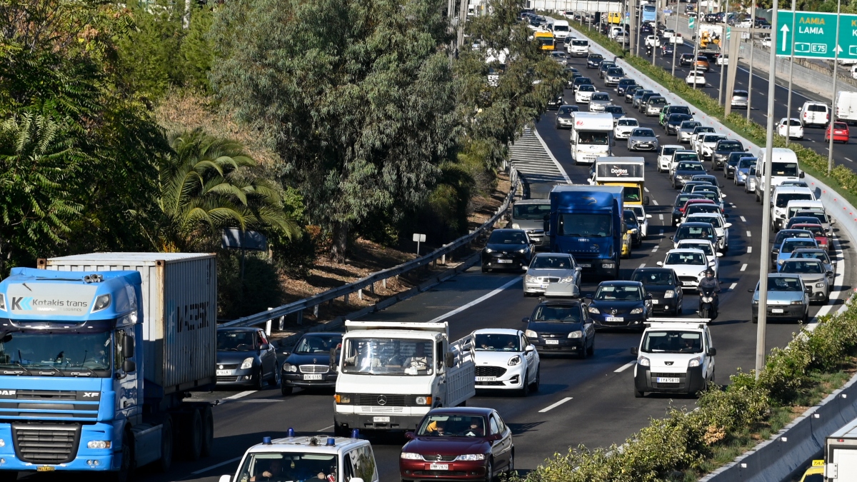 Κίνηση στους δρόμους: «Μαρτύριο» ο Κηφισός - Μποτιλιάρισμα στην Αττική Οδό