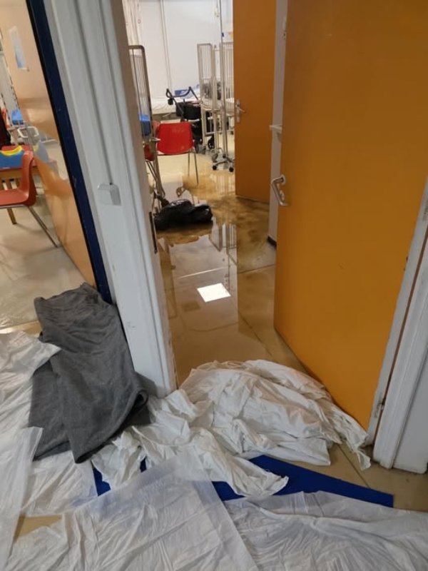 Εικόνες ντροπής στο νοσοκομείο Ρίου - Γέμισε λύματα η Παιδιατρική