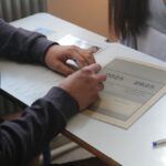Πρώτο μπλόκο στις Πανελλήνιες 2025: Χτύπησε το κινητό του και του μηδένισαν το γραπτό