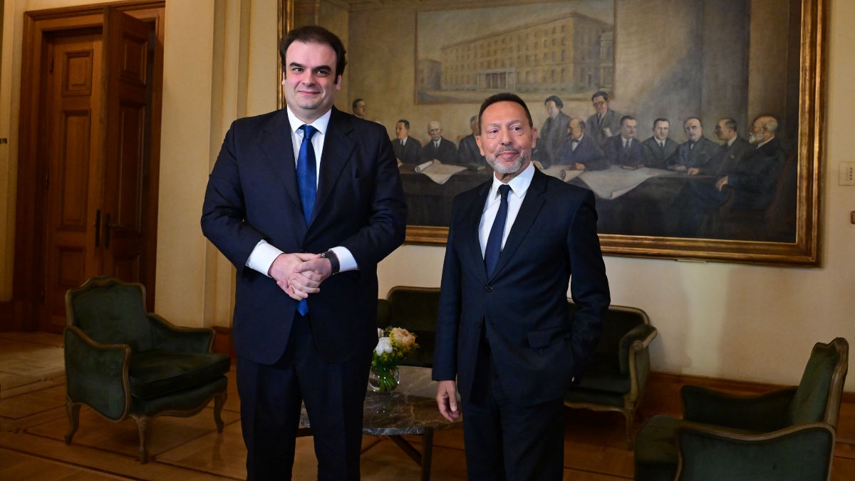 Τετ α τετ Πιερρακάκη – Στουρνάρα με «φόντο» IRIS, φοροδιαφυγή και επενδύσεις στις τράπεζες