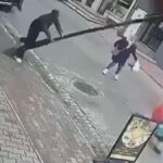 Σοκαριστικό βίντεο από την Πολωνία: Έγειρε σε κολώνα για να ξεκουραστεί και αυτή έπεσε πάνω σε γυναίκα