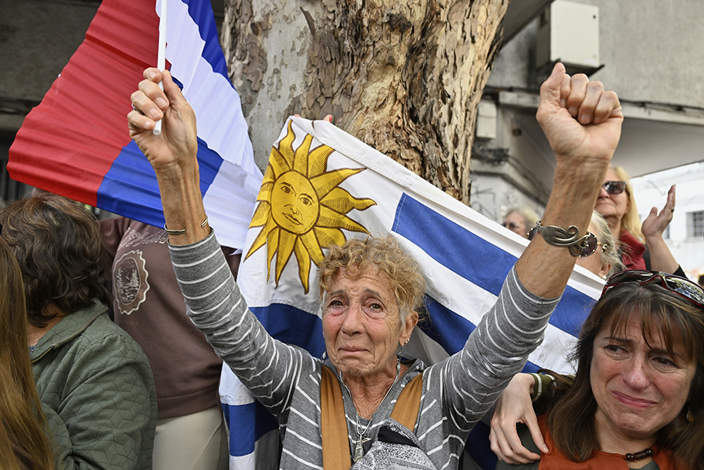 Ουρουγουάη: Με τραγούδια το «τελευταίο αντίο» στον «Πέπε» Μουχίκα – 100.000 κόσμος στην αγρύπνια
