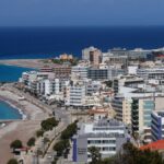 Τραγωδία στη Ρόδο: Τουρίστας έπεσε από τον 4ο όροφο μετά από καυγά με σύζυγο και πεθερά