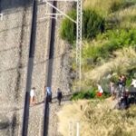Βίντεο ντοκουμέντο: Ρομά κλέβουν χαλκό από τις ράγες ακόμα και την ώρα που περνούν τρένα